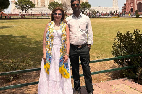 Agra: Skip-the-Line Fast Track Entry Ticket to the Taj Mahal Professional Tour Guide Only