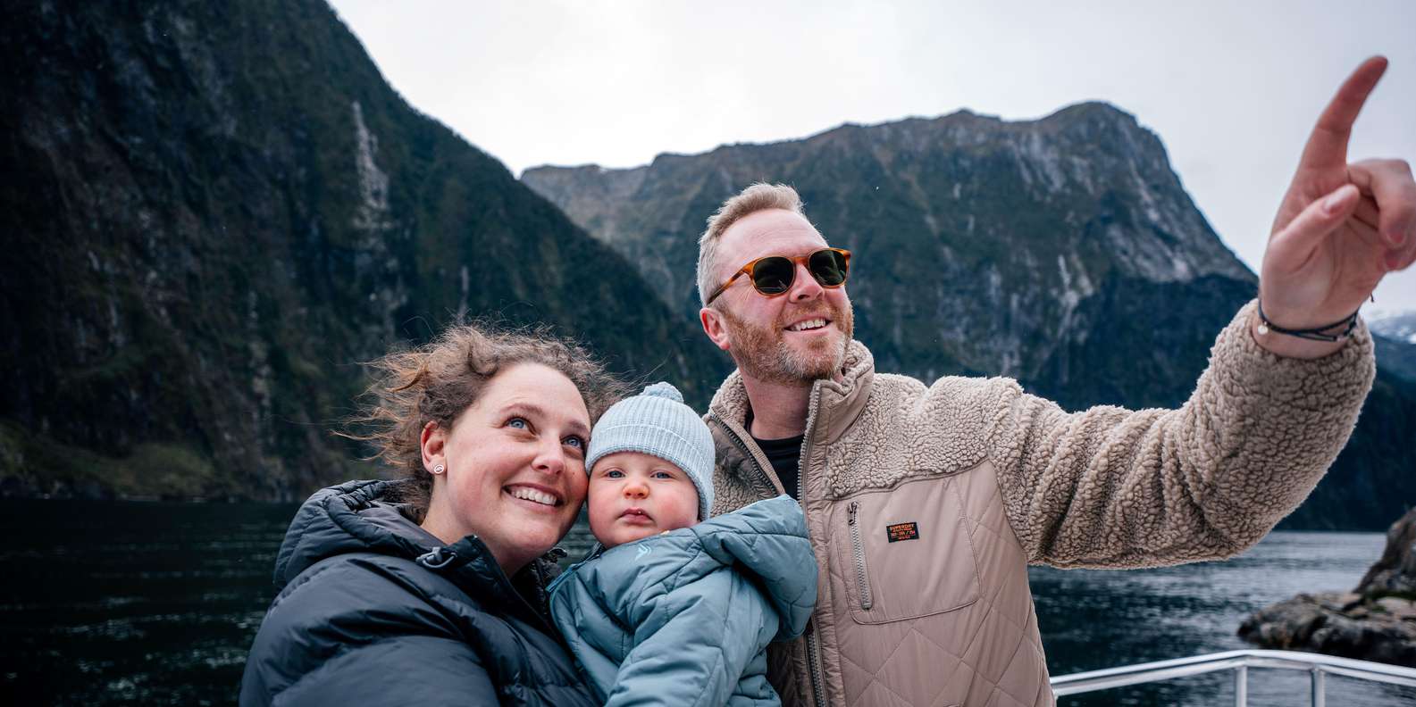 Scenic coach highway through Fiordland mountain pass