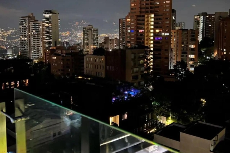 Medellín Night life tour dwujęzyczni gospodarzeNocna wycieczka po Medellín