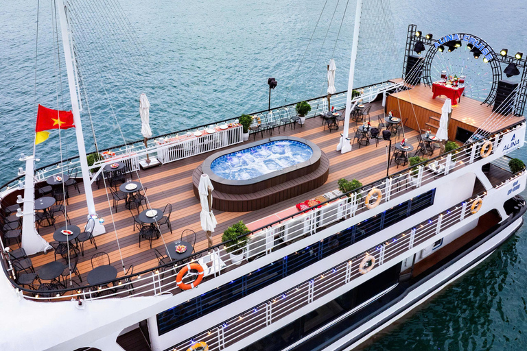 Hanoi: Halong Bay Cruise with Lunch, Cave, and Island Visit