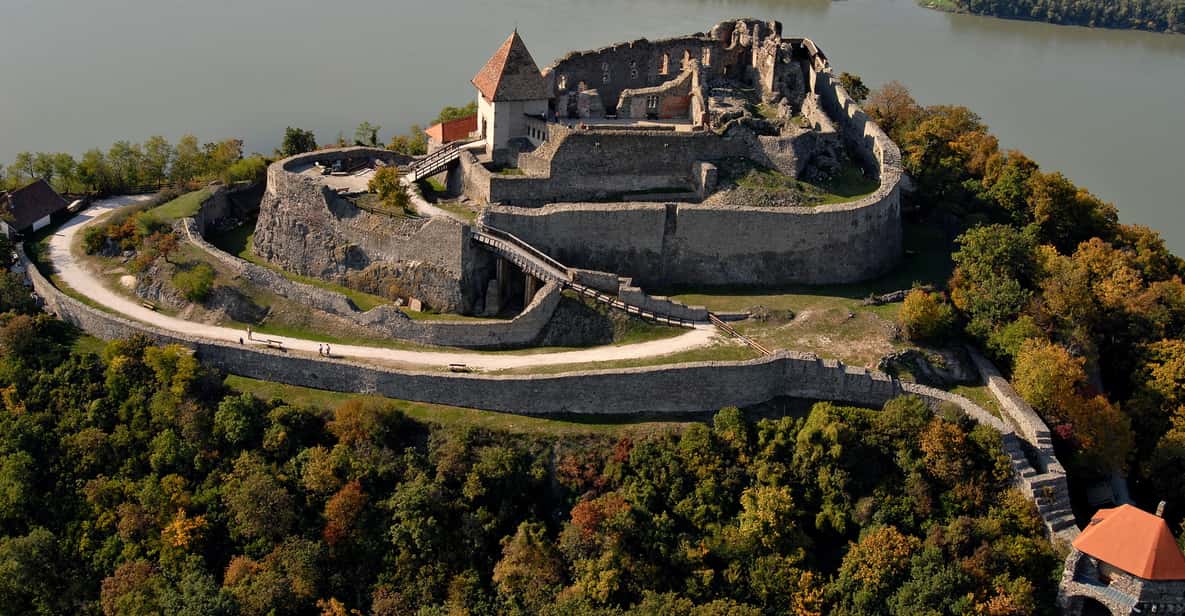 Ansa del Danubio tour privato di 8 ore in pensione completa da