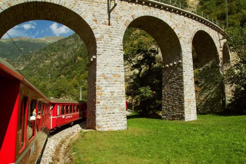 De Milão: Excursão diurna a Bernina e St. Moritz de trem panorâmico