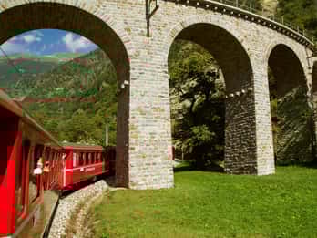 Ab Mailand: Tagestour nach Bernina & St. Moritz Ab Mailand: Tagestour nach Bernina & St. Moritz