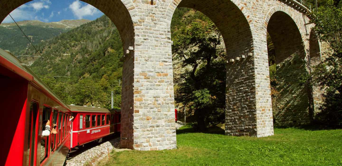Ab Mailand: Bernina und St. Moritz Tagestour per Panoramazug