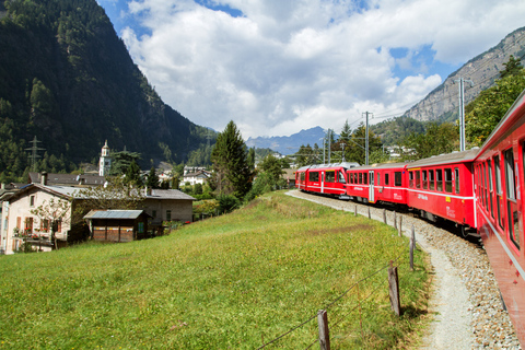 Da Milano: Tour di un giorno del Bernina e di St. Moritz in treno panoramicoPartenza dal centro città