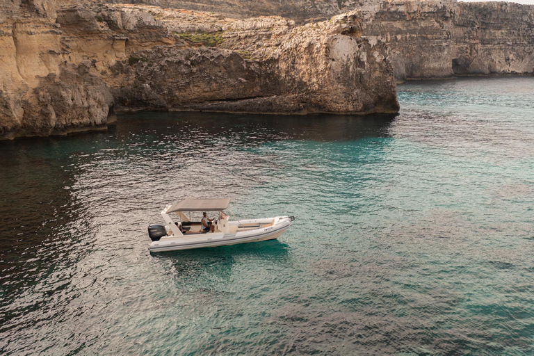 Exclusivo tour en barco privado Laguna Azul, Cuevas de Comino y Gozo