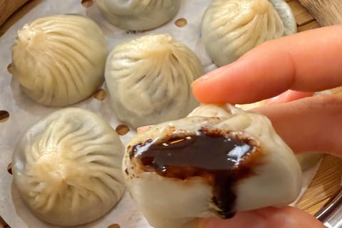 Shanghai: Private Food Walk with Five Tastings and a Drink