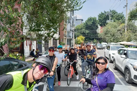 BIKE RIDE THROUGH ICONIC SITES OF THE CDMX / BREAKFAST & BEER