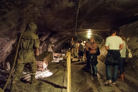 Visita guiada a las minas de sal de Wieliczka con servicio de recogida del hotelTour de las minas de sal de Wieliczka en autobús