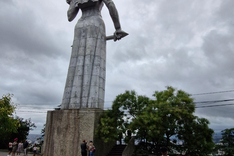 Tbilisi: tour a piedi serale della città vecchiaTbilisi: tour a piedi serale nella città vecchia