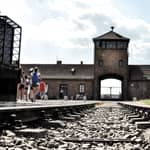 Auschwitz-Birkenau: tour guidato prioritario con trasferimento