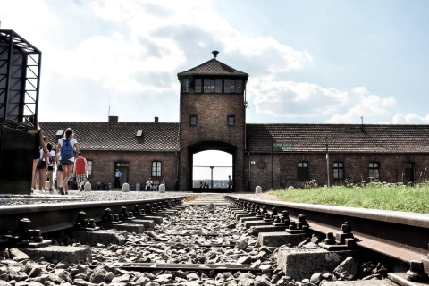 Krakow: Auschwitz-Birkenau Guided Tour Pickup/Lunch Options Tour from Starowiślna 65 Meeting Point