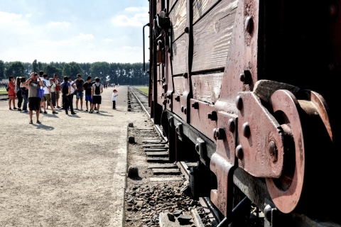 Cracovia: tour guiado Auschwitz-Birkenau recogida/almuerzoTour con recogida en el hotel