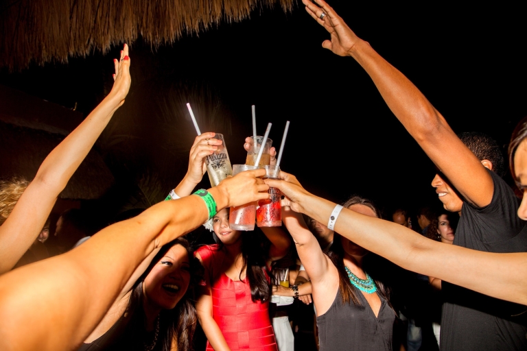 Playa del Carmen Wycieczka do klubu/baru „All-you can drink”Playa del Carmen Club Crawl