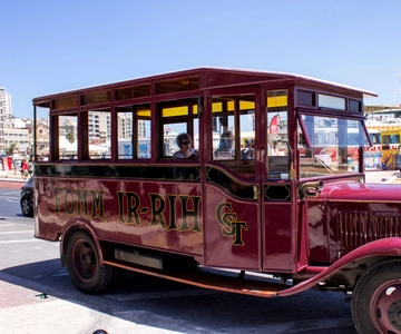 Malta: Vintage Bus Ride through the Three Cities