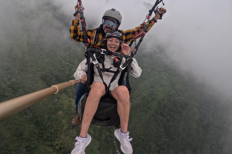 Medellin, San Felix: Paragliding Dejavu, die magische Erfahrung des FliegensMedellin, San Felix: Gleitschirmfliegen Dejavu, Stadtflug 20 min.