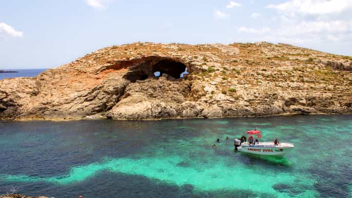 fullday cruise to comino and blue lagoon with open bar