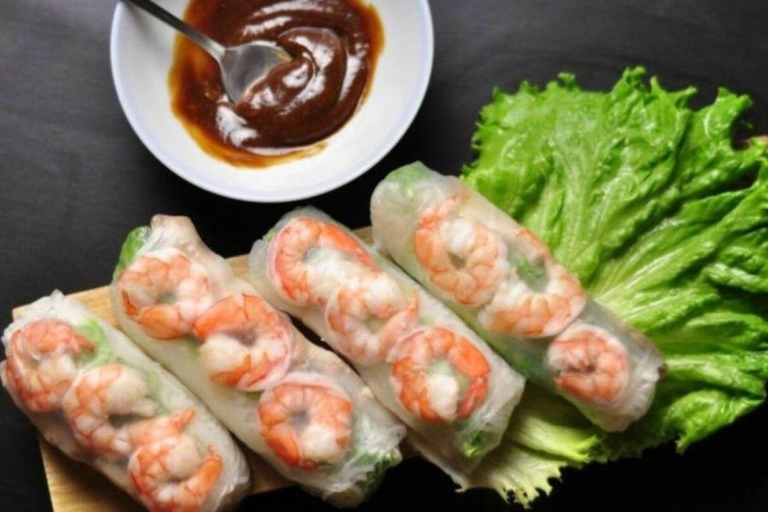 Aula de culinária e passeio de barco em cesta saindo de Hoi An