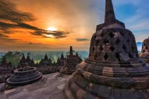 Yogyakarta : Excursión de subida a Borobudur de medio día