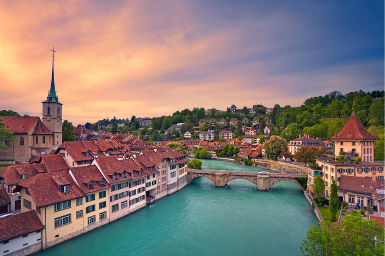 Visite privée en voiture de la capitale suisse, des châteaux et des lacs au départ de Lucerne