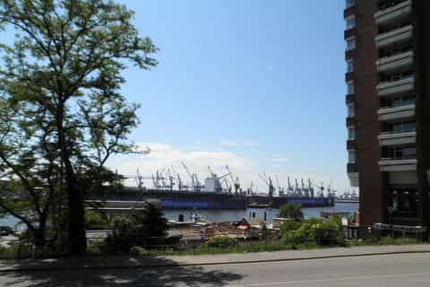 Hamburg: Private 2-Hour Guide Hire for Your Tour Bus