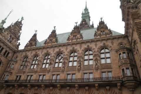Hamburg: Private 2-Hour Guide Hire for Your Tour Bus Tour in German