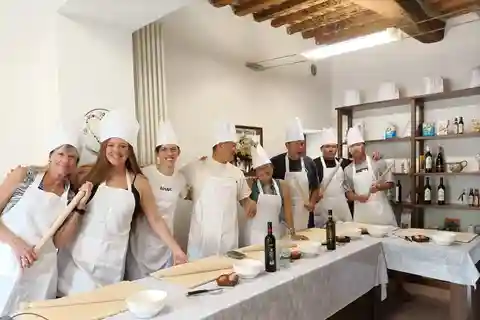 Assisi: Italian Sauce Cooking Class with Wine Tasting