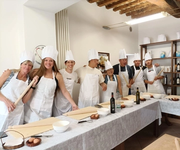 Assisi: Italian Sauce Cooking Class with Wine Tasting