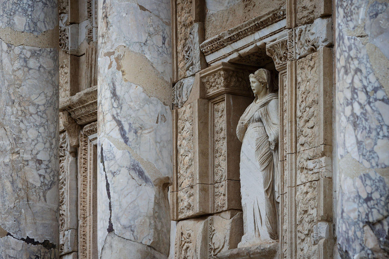 Au départ de Kusadasi : Éphèse, maisons en terrasse et temple d'ArtémisVisite privée à prix spécial pour les groupes de plus de 5 personnes.