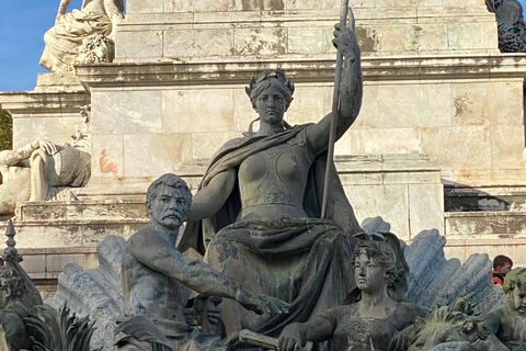 Bordeaux: Guided Walking Tour with English Speaking Guide