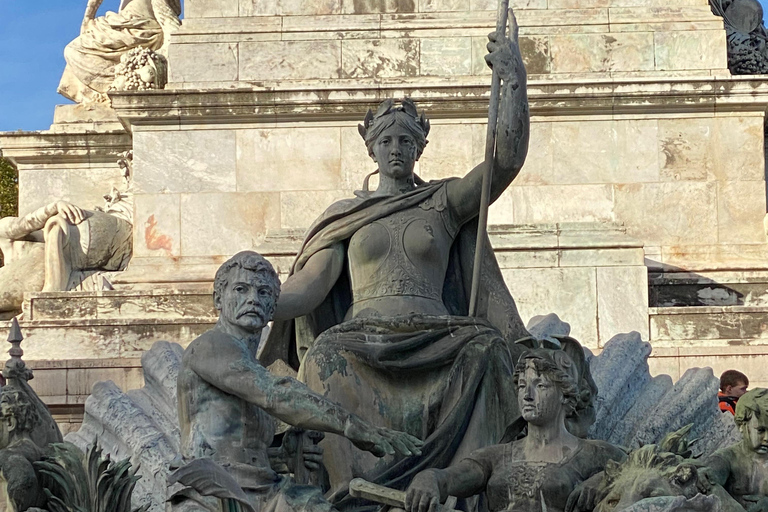 Bordeaux: Guided Walking Tour with English Speaking Guide