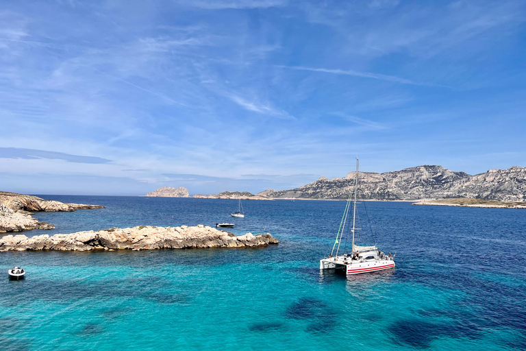 Marsiglia: Crociera in catamarano delle Calanques, picnic e snorkeling