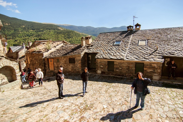 Depuis Barcelone : visite des Pyrénées en petit groupeOption standard