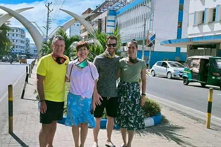 Mombasa: Tour turístico guiado por la ciudad con traslados.