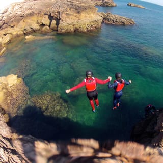 Coasteering Algarve: Saltos, Nado e Escalada em Sagres