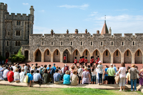 Desde Londres: excursión de un día al Castillo de Windsor, Bath y Stonehenge