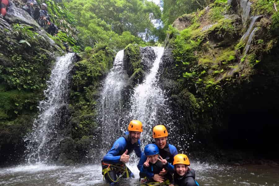 WasserPark Canyoning Ribeira dos Caldeirões São Miguel Azoren. Foto: GetYourGuide