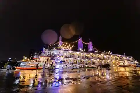 Saigon bei Nacht auf Kreuzfahrt mit Buffet Abendessen