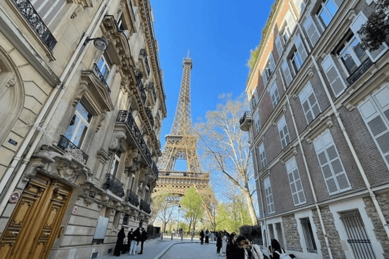 Paris Private Eiffel Tower Summit Tour with Hotel Pickup
