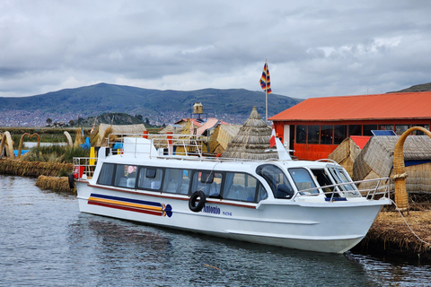 Puno : excursion d&#039;une journée aux îles flottantes d&#039;Uros et à l&#039;île de Taquile