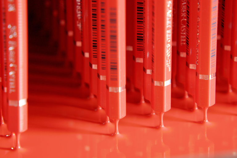 Visita pública guiada: Produção de "lápis de madeira".Visita pública guiada (alemão): Produção "Canetas de madeira"