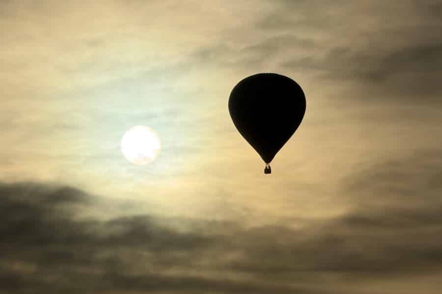 Coachella Valley: Ballonfahrt bei Sonnenaufgang mit Toast. Foto: GetYourGuide