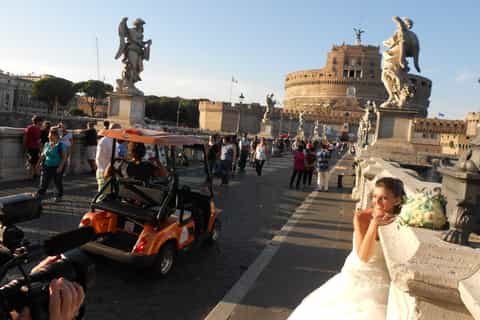 Roma at Sunset: Balcão romântico em um carrinho de golfe elétrico