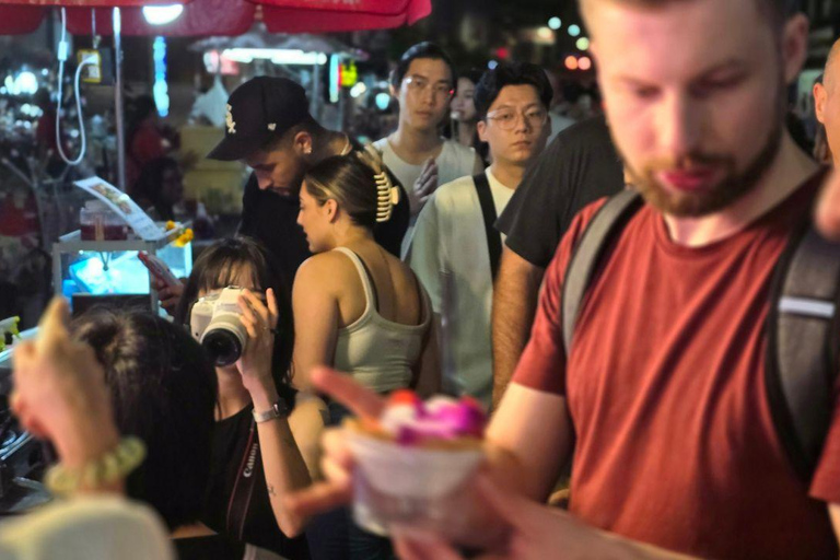 Bangkok: Street Food Tasting Tour at Night