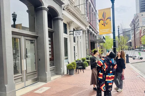 Downtown Louisville: Misfits and Mayhem Walk with Cocktail
