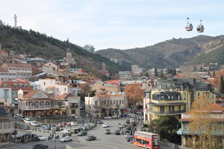 Tiflis: Visita guiada por la ciudad vieja y nueva con 2 viajes en teleféricoVisita en grupo compartido