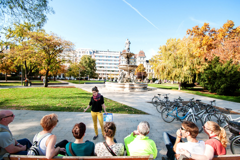 Lo mejor de Budapest en bicicletaLo mejor de Budapest en bici con una comida húngara