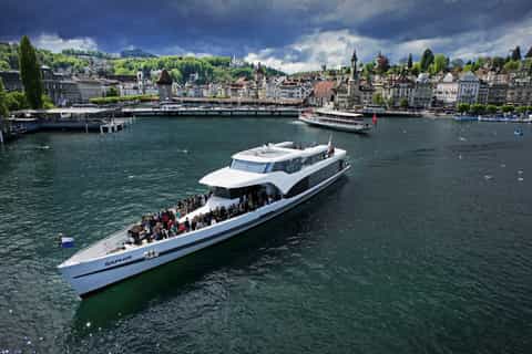 Lucerne: 1-Hour Cruise on Panoramic Yacht