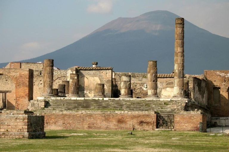 The Ruins of Pompeii: Round-Trip Transfer from Rome