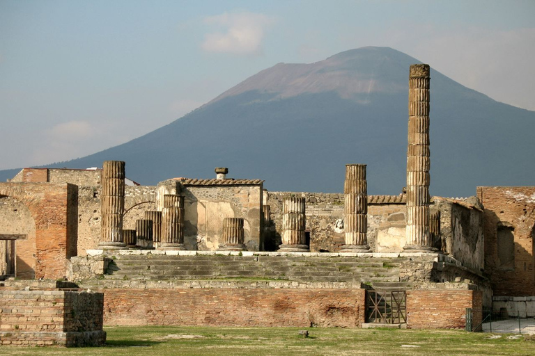 The Ruins of Pompeii: Round-Trip Transfer from Rome